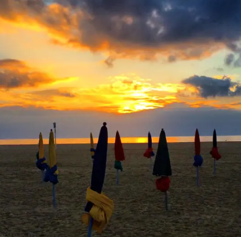 cinéma,bonnes adresses,hôtels,restaurants,deauville,avis,hôtels barrière,hôtel barrière le normandy,festival du cinéma américain de deauville,normandie,les planches de deauville,avis sur l'hôtel barrière le normandy de deauville,un homme et une femme de claude lelouch
