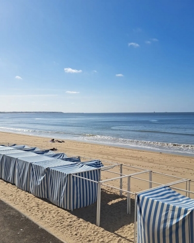 cinéma,hôtels barrière,luxe,hôtel castel marie-louise,hôtel barrière le normandy,ciné-club barrière mk2,hôtel le royal la baule,l'hermitage la baule,deauville,la baule,cinéma en plein air
